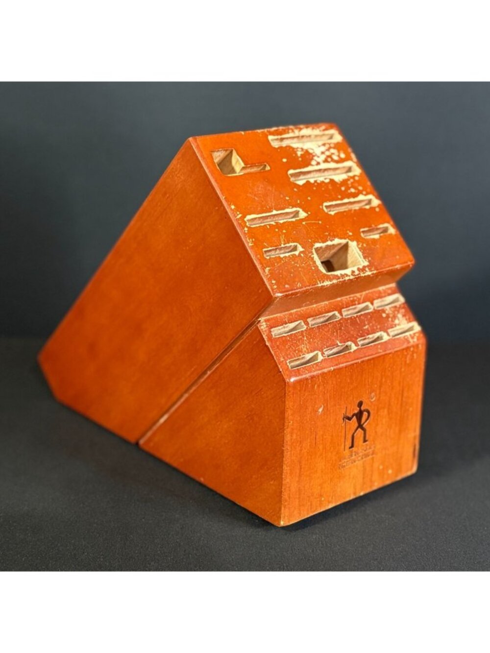 J.A. Henckels International Hardwood Oak Cherry Steak Knife Block Halberdier